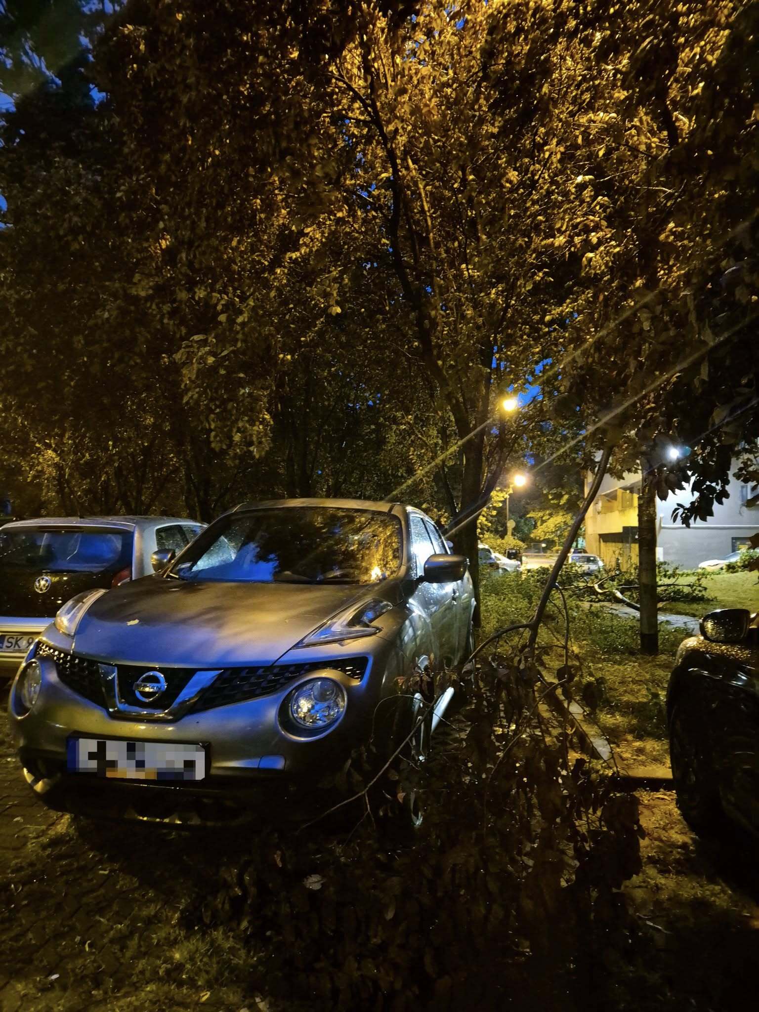 Skutki burzy osiedle Tysiaclecia Katowice 2