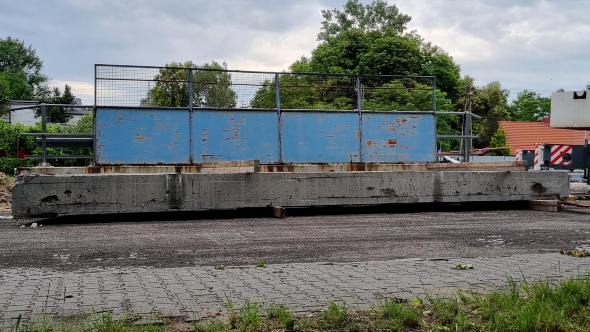 Stary wiadukt na ulicy Dobrego Urobku jest wyburzany