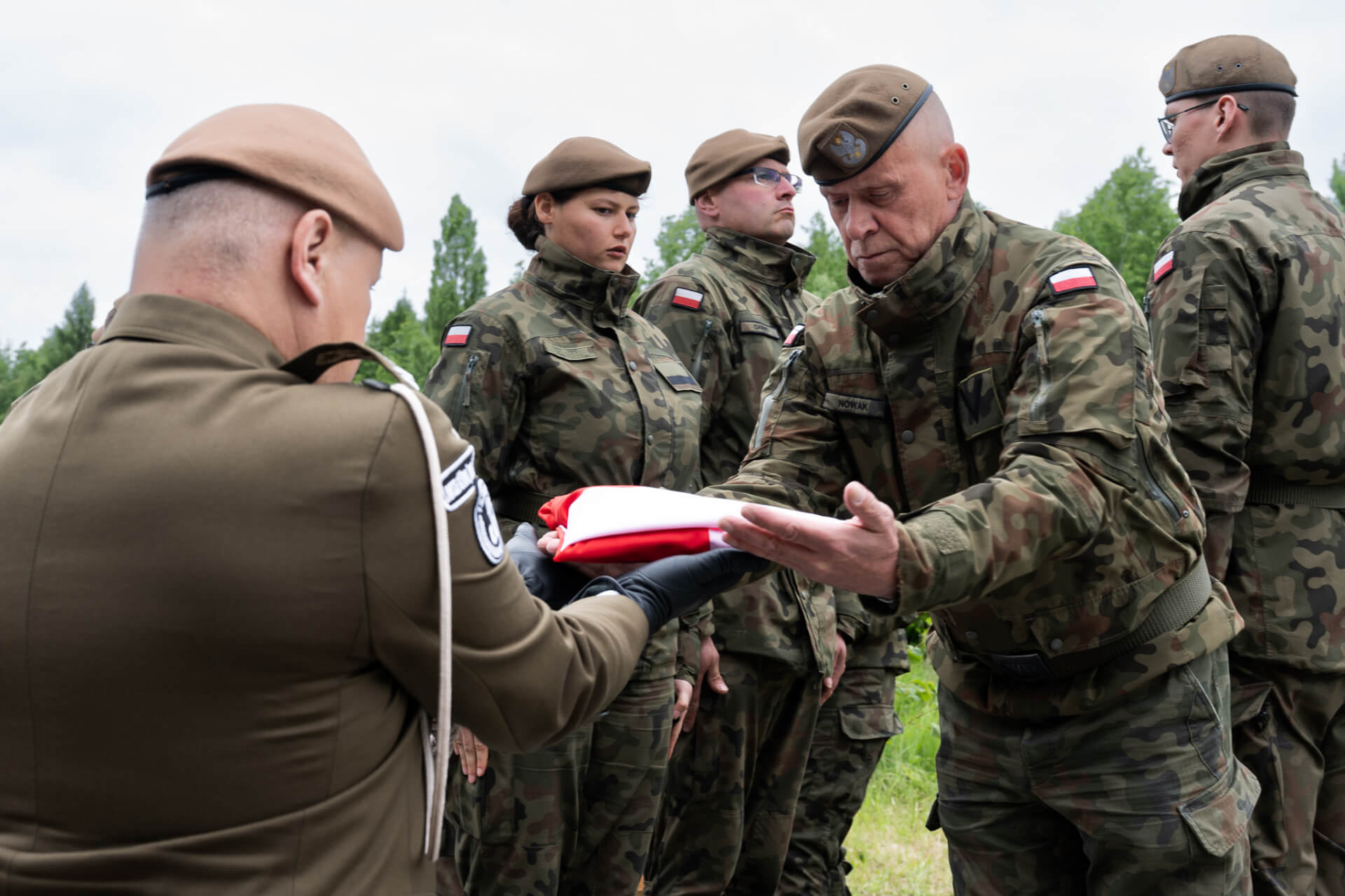 Uroczysty pogrzeb po latach w kwaterze akowców na cmentarzu komunalnym w Katowicach 14