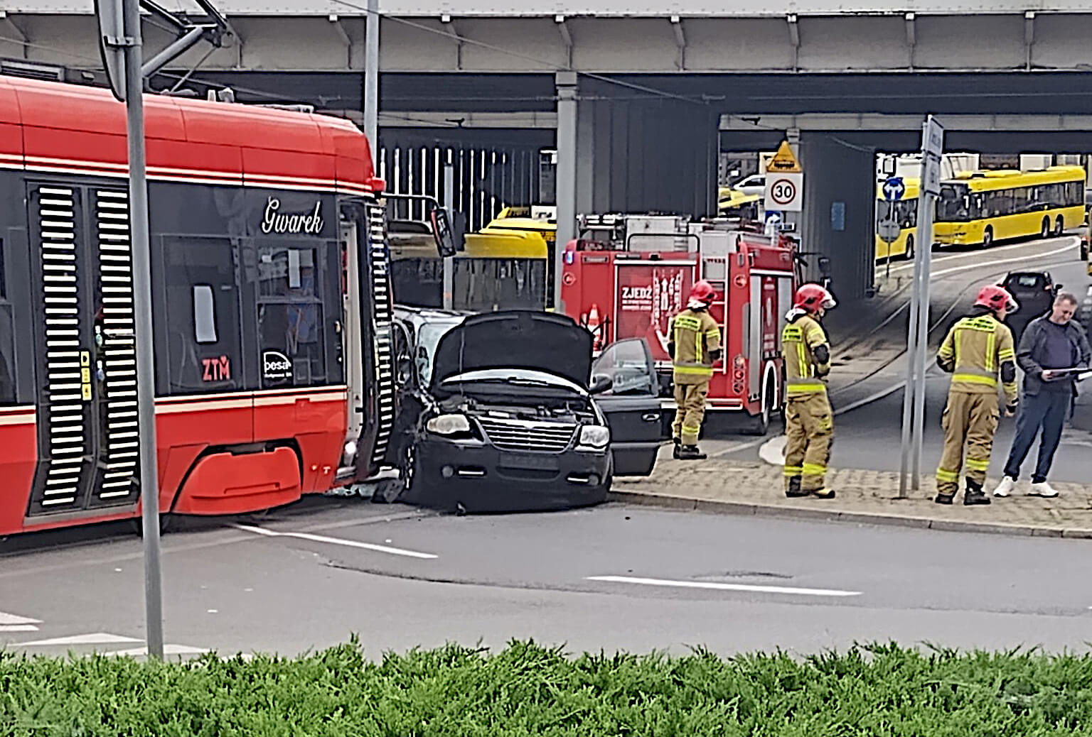 Zderzenie tramwaju z samochodem w Katowicach
