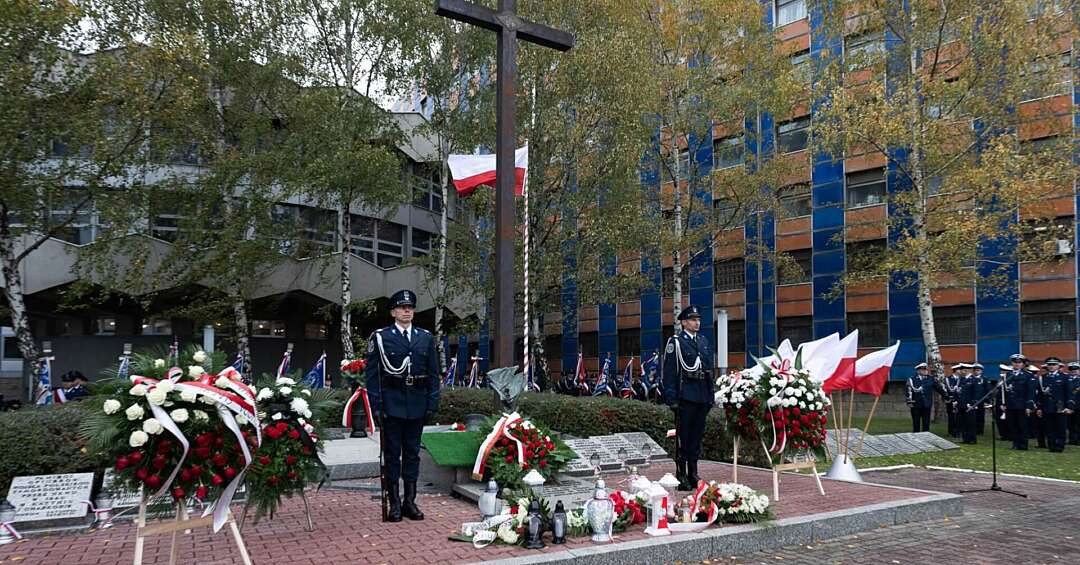 Uroczysty hołd dla Nieznanego Policjanta II RP. Państwowy pogrzeb funkcjonariusza zamordowanego w 1940 roku