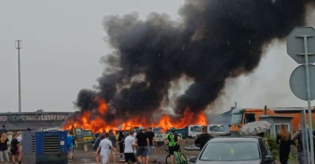 Pożar przy Sądowej w Katowicach. Ogień ogarnął podkłady kolejowe
