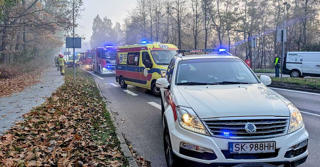 Zderzenie autobusu z samochodem dostawczym w Katowicach. Dwie osoby w szpitalu