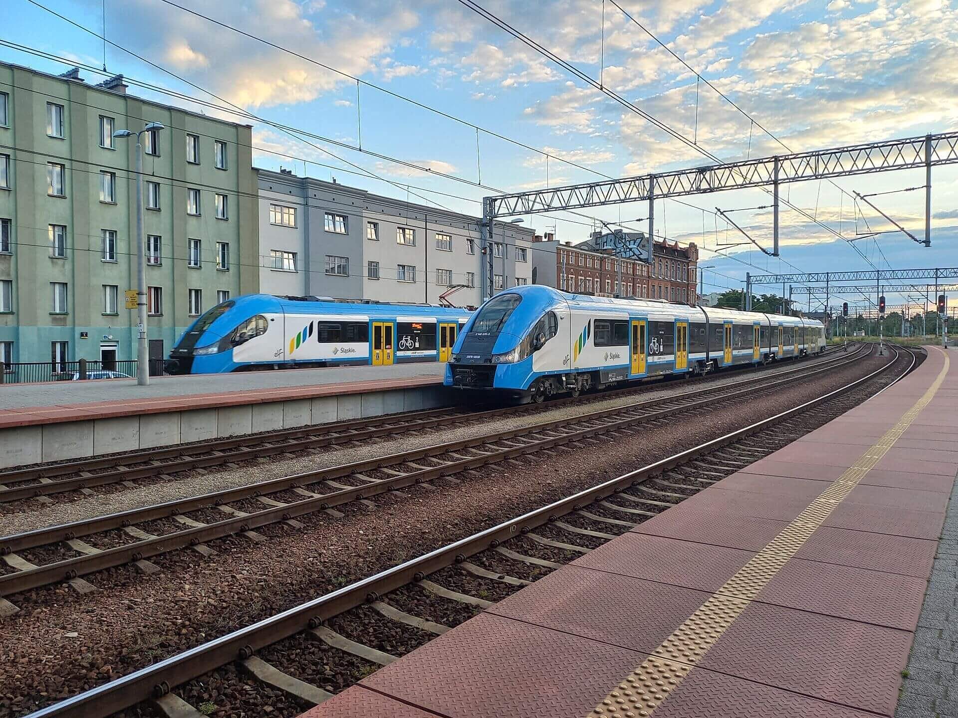 Pociag Kolei Slaskich stacja Katowice Pociag Kolei Slaskich stacja Katowice