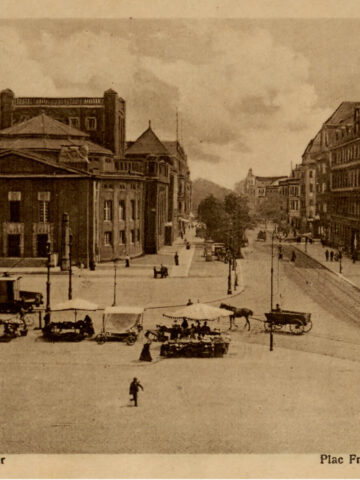 Friedrichsplatz  - plac Fryderyka, później Rynek. Widok w kierunku teatru i ulicy Warszawskiej Friedrichsplatz  - plac Fryderyka, później Rynek. Widok w kierunku teatru i ulicy Warszawskiej