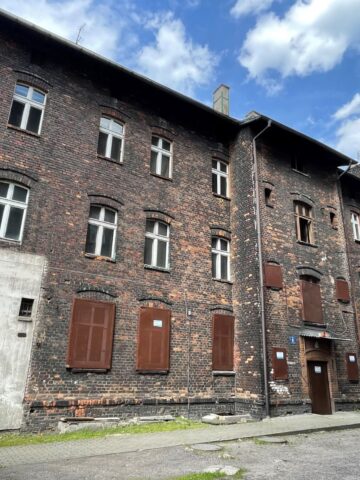 Oficyna czyli kamienica przy ul 11 Listopada 8, Katowice Szopienice Oficyna czyli kamienica przy ul 11 Listopada 8, Katowice Szopienice