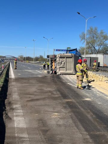 Przewrócona ciężarówka A4 Katowice Przewrócona ciężarówka A4 Katowice