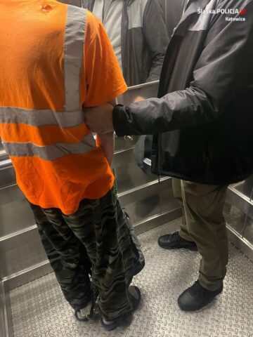 Usilowanie zabojstwa katowice autobus 01 Usilowanie zabojstwa katowice autobus 01