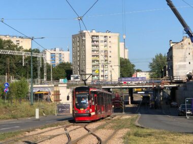 Katowice – zmiany rozkładów jazdy autobusów i tramwajów Sosnowiec. Wiadukt przy ul. Józefa Piłsudskiego. Tramwaj. 30 czerwca 2025.