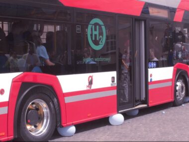Metropolia ostrożnie przeprasza się z autobusami na wodór Autobus wodorowy