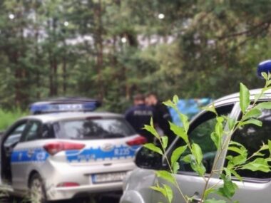 Strzał w usta przyczyną zgonu katowickiego biznesmena Radiowozy nad zbiornikiem Kuźnica Warężyńska (Pogoria IV).