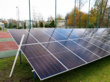 Katowice stawiają na odnawialne źródła energii Instalacja fotowoltaiczna przy OS Słowian, Katowice