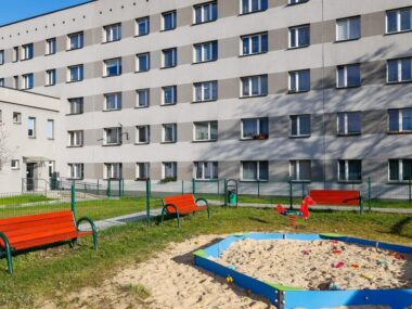 Mieszkania i szkoła w jednym budynku. Teraz - po remoncie Katowice Francuska 80 po remoncie 8