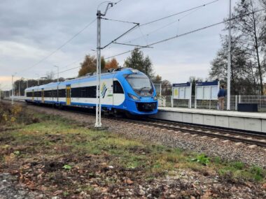 Dziś ostatni dzień pociągów przez Ochojec, Murcki, Kostuchnę Pociąg na przystanku Kostuchna