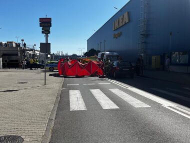 Potrącenie na pasach koło IKEI Potrącenie kolo Ikei