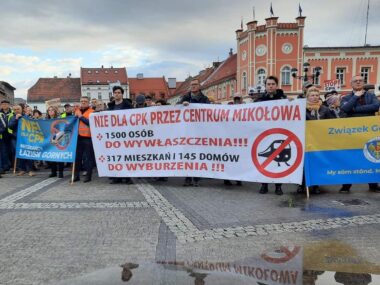 Kolej do CPK bez tajemnic. Kluczowy raport dostępny online Protest przeciwko CPK. Mikołów