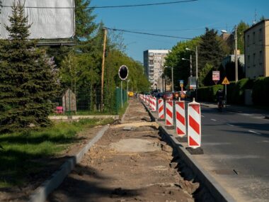 Trwa remont chodników w dwóch dzielnicach Katowic Remont chodnika ul Zadole Katowice