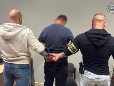 Wyrok za selfie? Tak się to skończy Sprawca uszkodzenia radiowozu odowie przed sądem