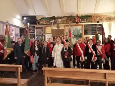 Tablica Edwarda Wieczorka znajduje się w Kaplicy Zasłużonych Działaczy PTTK w Warszawie Tablica Edwarda Wieczorka znajduje się w Kaplicy Zasłużonych Działaczy PTTK w Warszawie