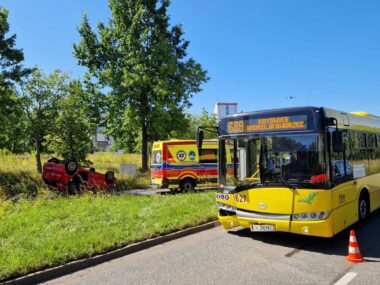 Wypadek na zjeździe na A4. Autobus zderzył się z osobówką Zderzenie na Mikolowskiej