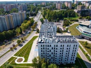 Kloc bez wyrazu zamiast brutala. Nie róbcie tak Katowicom! Aparthotel w miejscu brutala Katowice