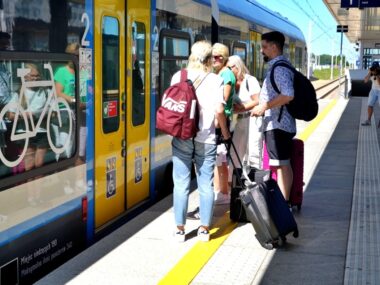Więcej pociągów Kolei Śląskich na lotnisko w Pyrzowicach Koleje slaskie pociag pyrzowice