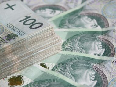 Udawała kuriera, ukradła seniorce 2,8 tys. zł Pieniadze zlotowki