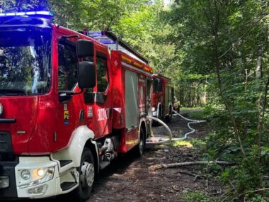 Płonie nielegalne składowisko opon na Ligocie Pozar skldowisko opon slaska ligota katowice2