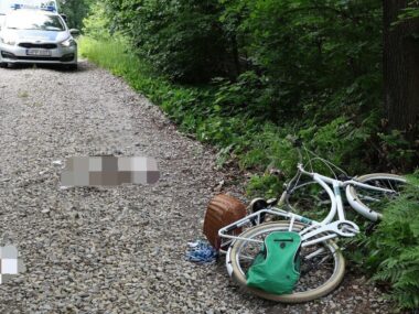 Śmierć rowerzystki. 65-latka straciła panowanie nad rowerem Wypadek rowerzystki Katowice