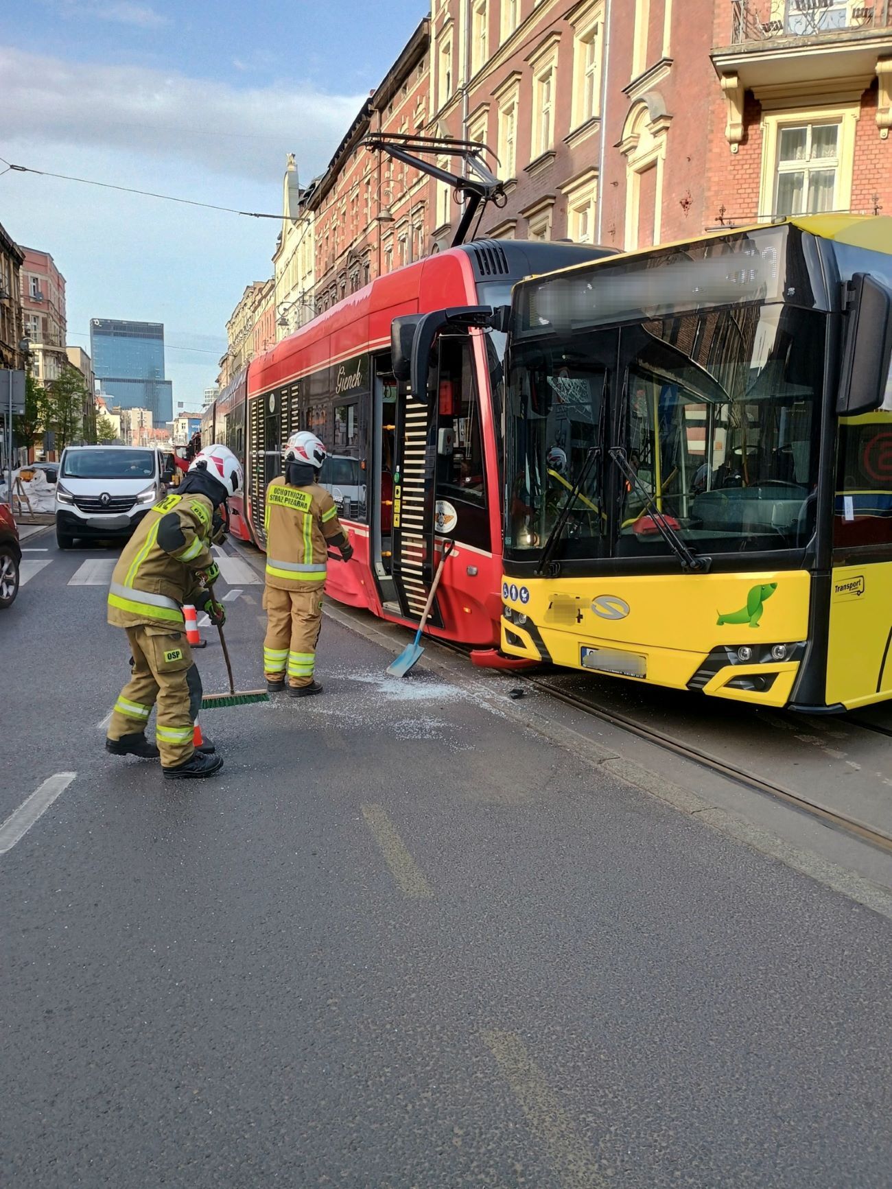 Zderzenie Katowice autobus tramwaj 08